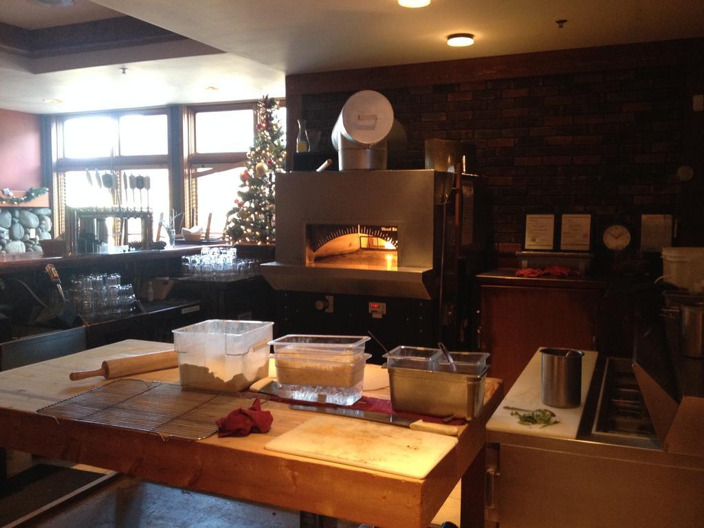 Howe Sound Inn & Brewing Company สความิช ภายนอก รูปภาพ
