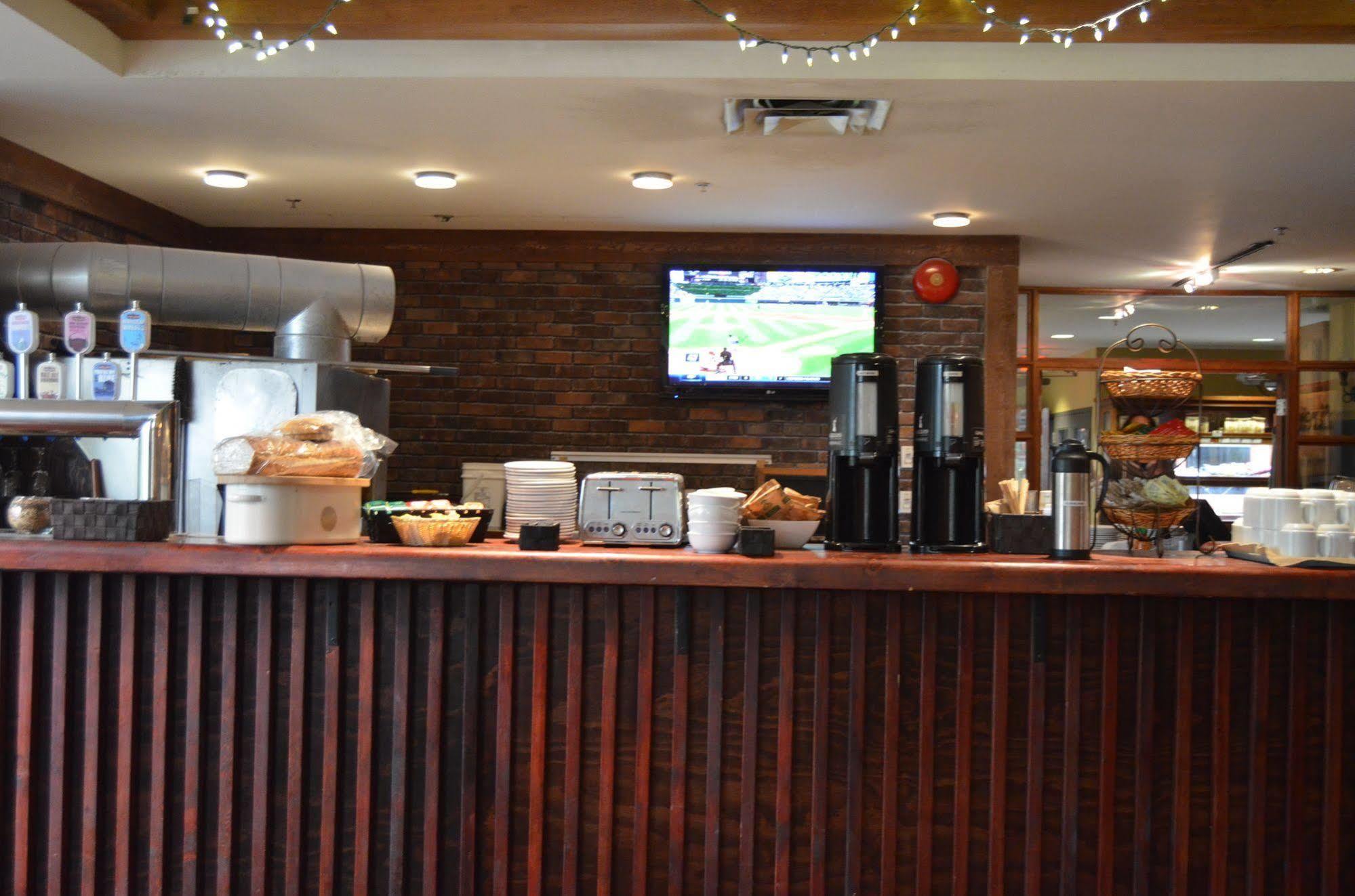 Howe Sound Inn & Brewing Company สความิช ภายนอก รูปภาพ